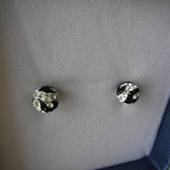 Yellow Gold Black & White Crystal Stud Earring - Picture 3 of 3